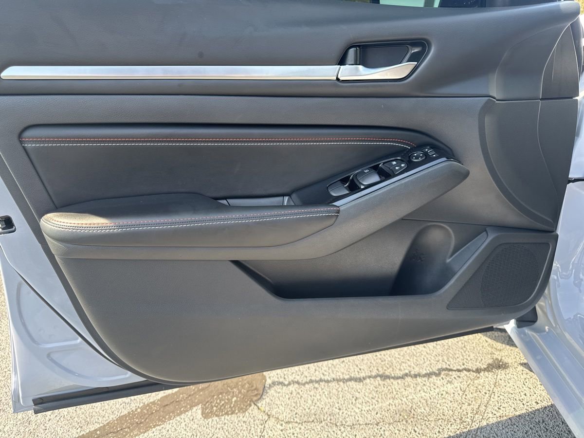 Used 2023 Nissan Altima 2.5 SR w/ SR Premium Package image 15