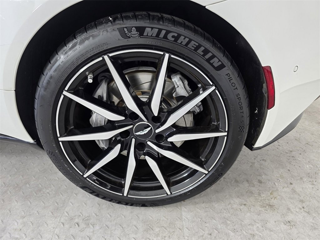 Used 2023 Aston Martin DB11 Coupe image 14