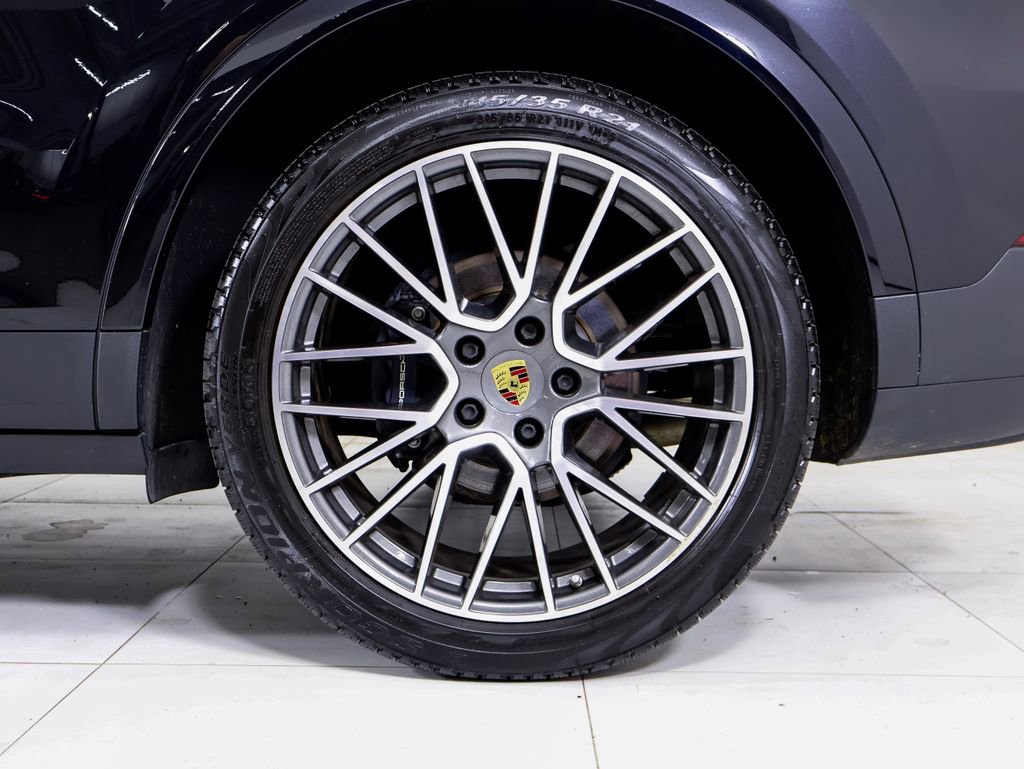 Certified 2022 Porsche Cayenne AWD/4WD image 28