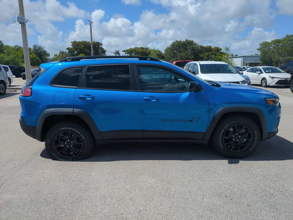 Used 2022 Jeep Cherokee Latitude AWD/4WD image 5