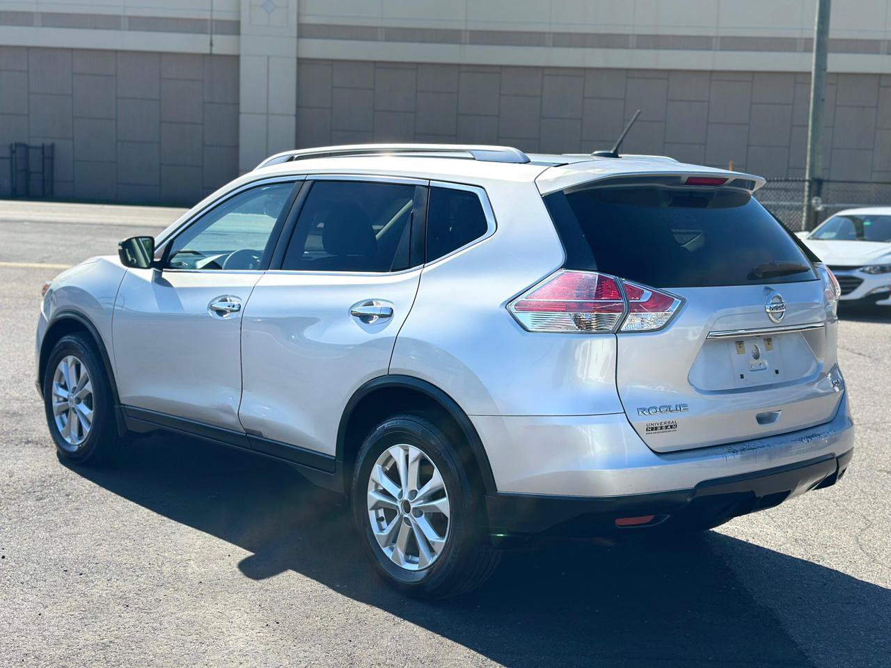 Used 2016 Nissan Rogue SV FWD image 6