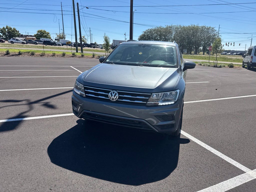 Used 2021 Volkswagen Tiguan SE w/ Panoramic Sunroof Package FWD image 5