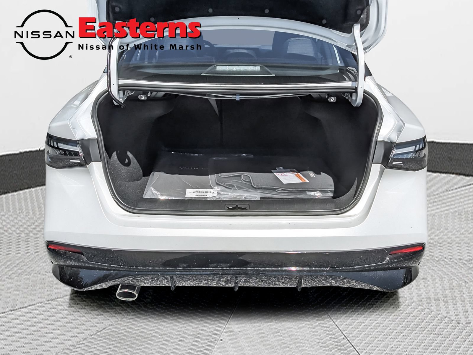 New 2027 Nissan Sentra SR w/ Floor Mat Package FWD image 10