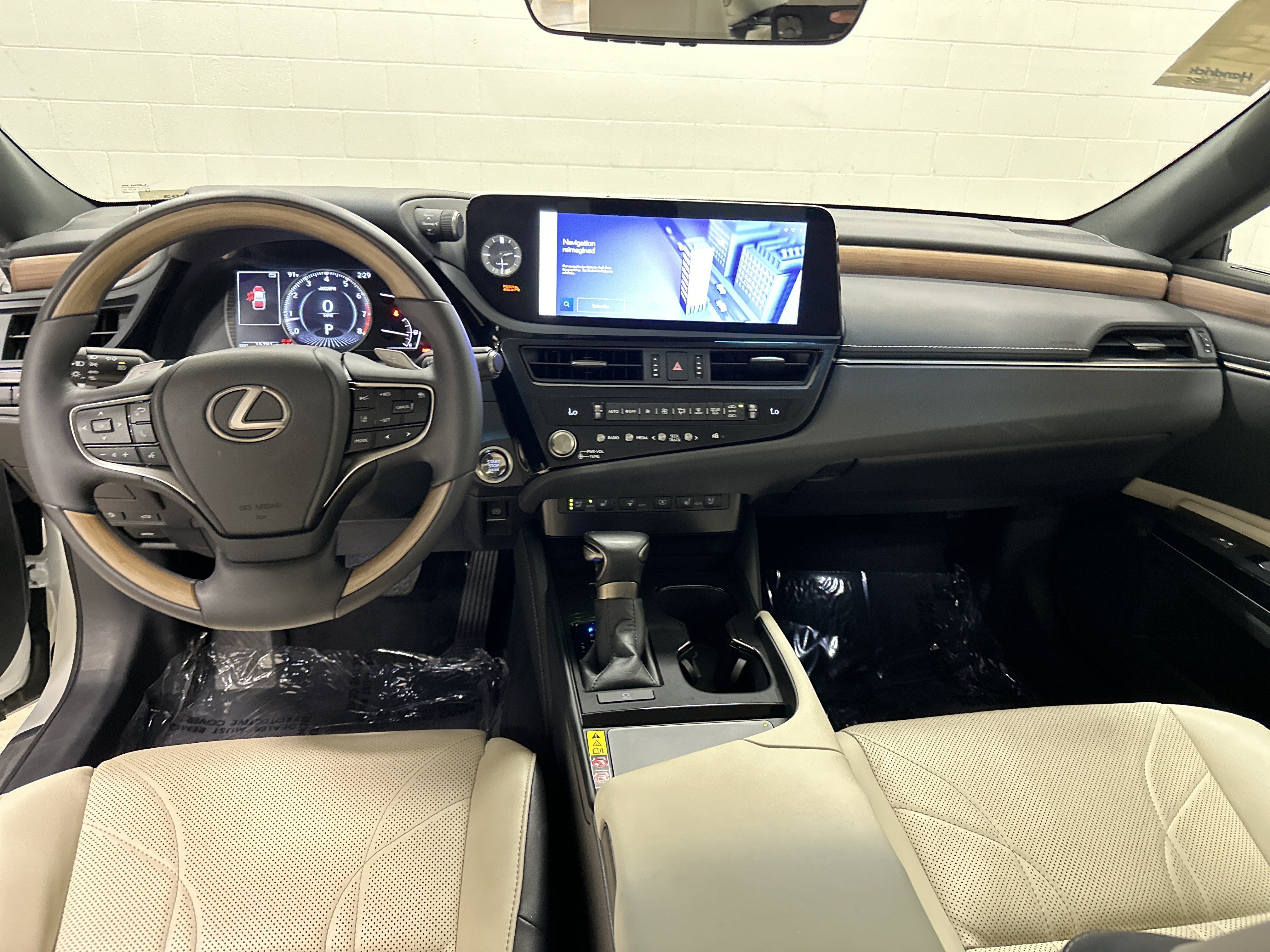 Used 2023 Lexus ES 350 w/ Accessory Package (Z2) FWD image 29