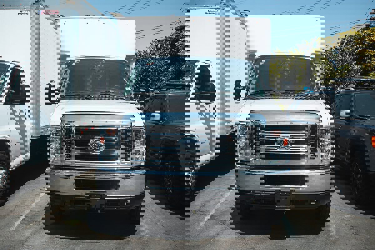 Used 2019 Ford E-350 and Econoline 350 Super Duty image 2