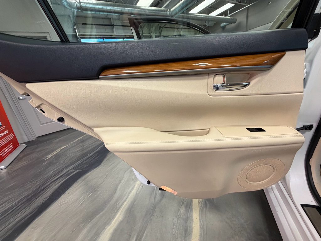 Used 2013 Lexus ES 300h w/ Luxury Pkg FWD image 51