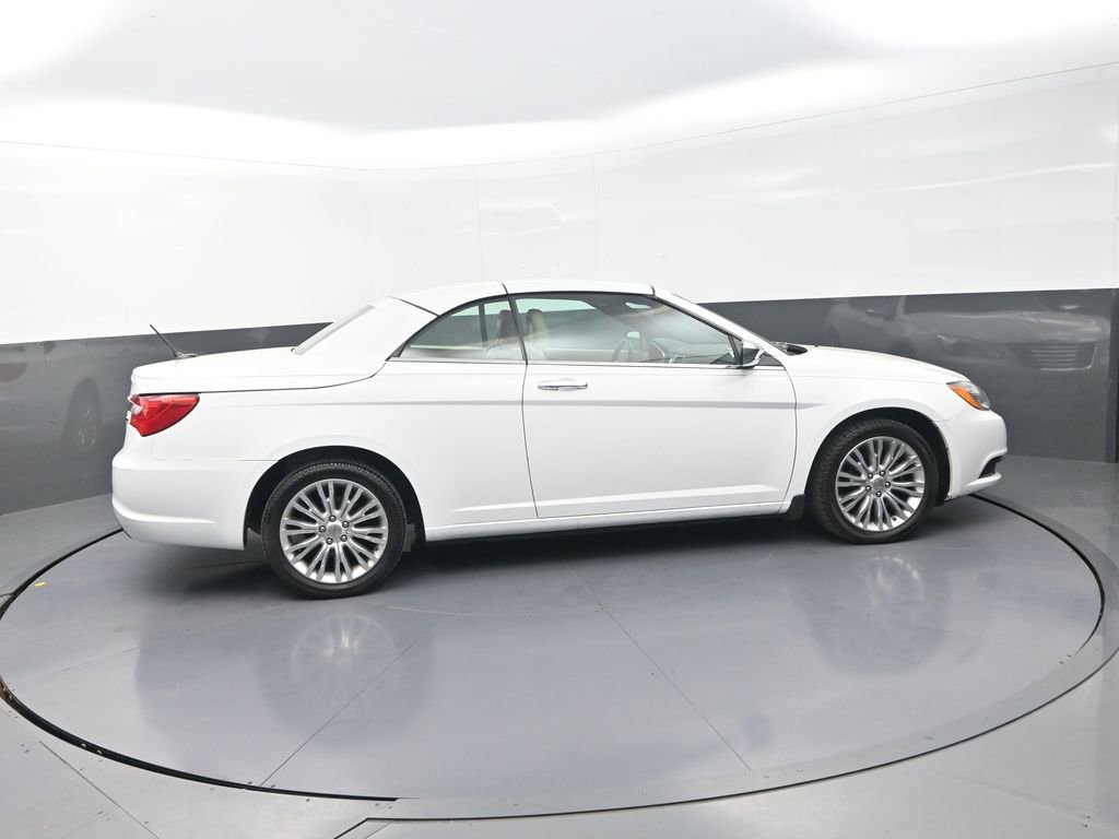 Used 2011 Chrysler 200 Limited FWD image 12