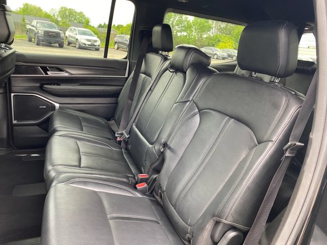 Used 2023 Jeep Wagoneer Series III w/ Preferred Equipment Group AWD/4WD image 19