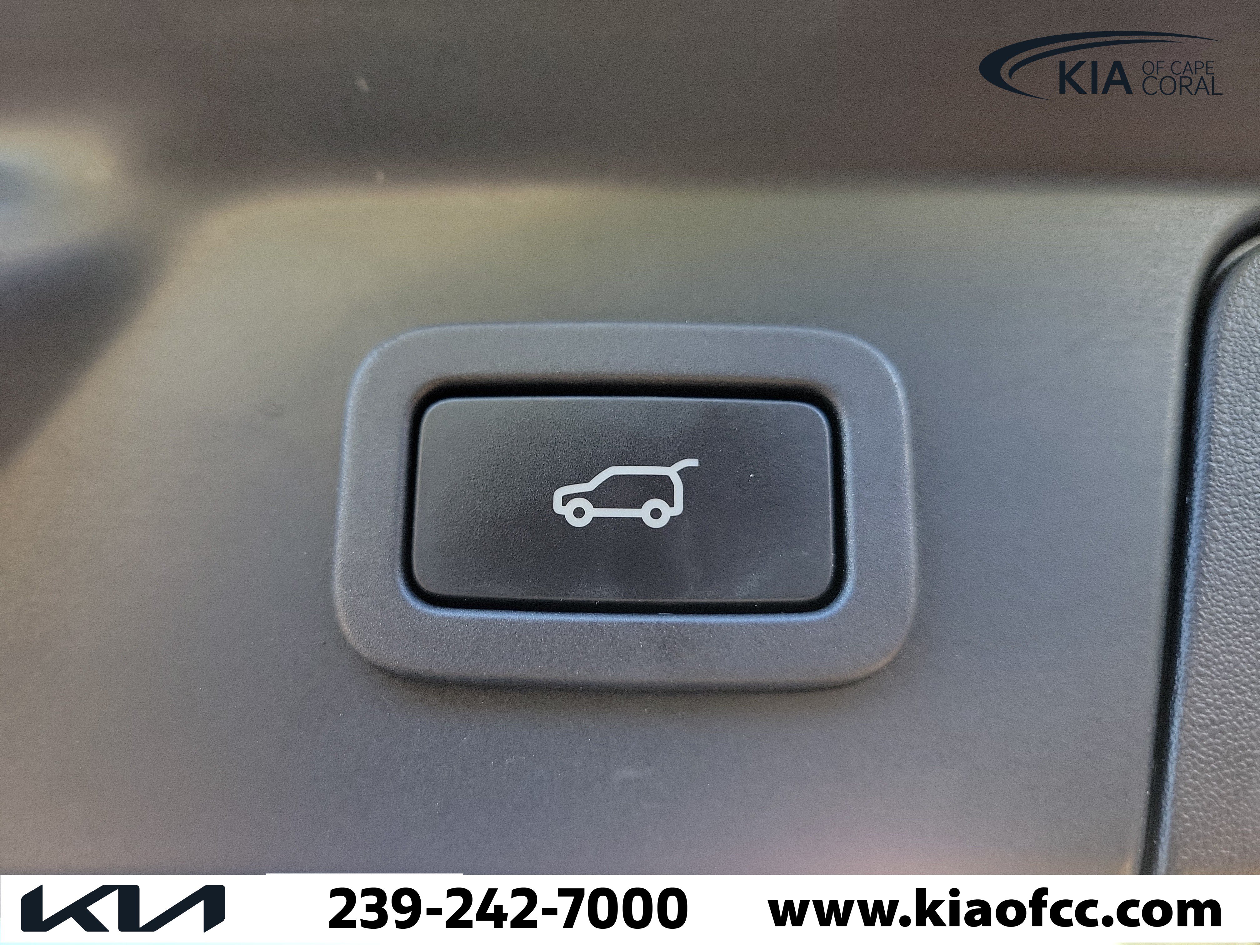 Used 2022 Land Rover Range Rover Velar S AWD/4WD image 11