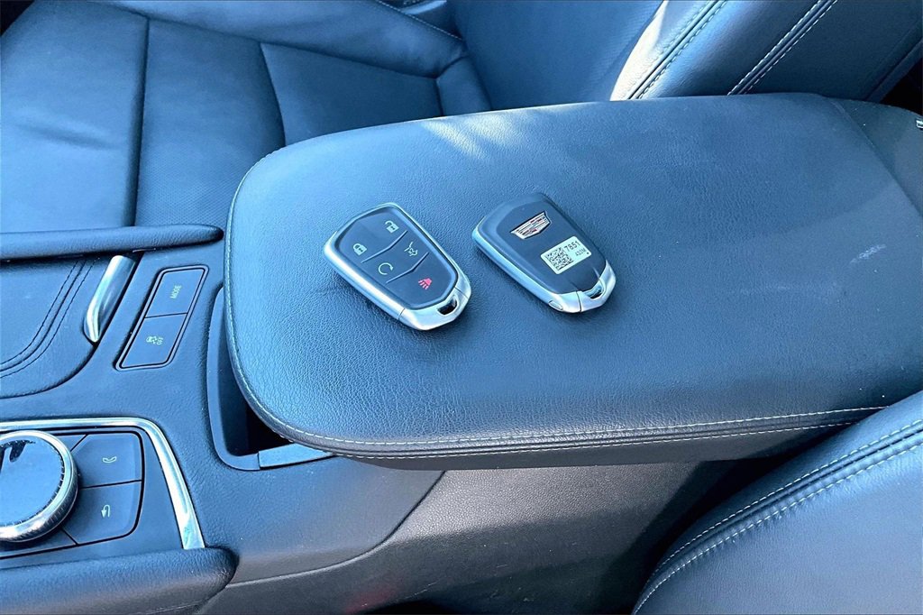 Used 2025 Cadillac XT6 Premium Luxury image 10