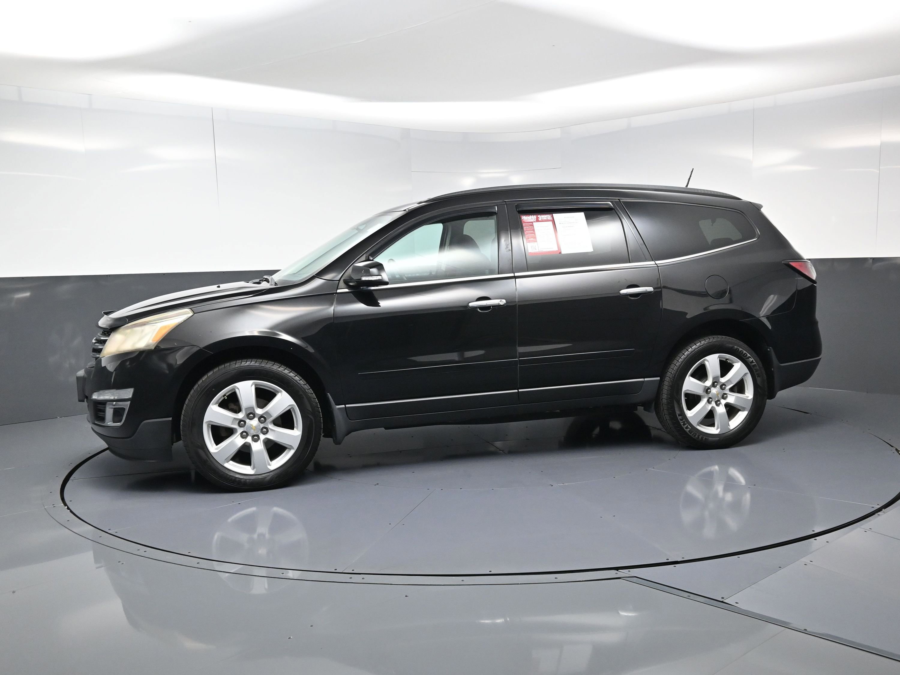 Used 2016 Chevrolet Traverse LT w/ Style and Technology Package image 6