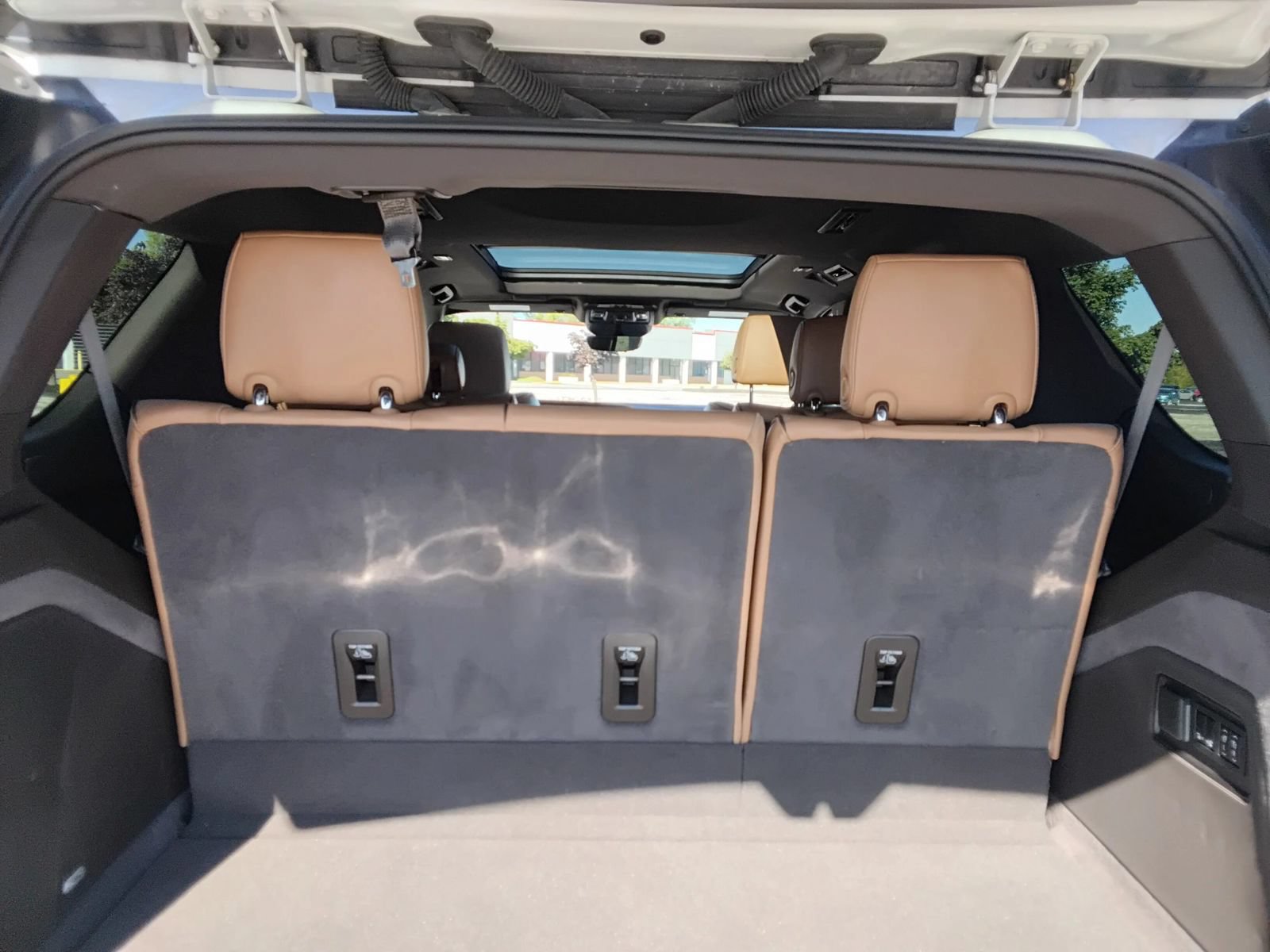 Used 2021 Cadillac Escalade Premium Luxury AWD/4WD image 7