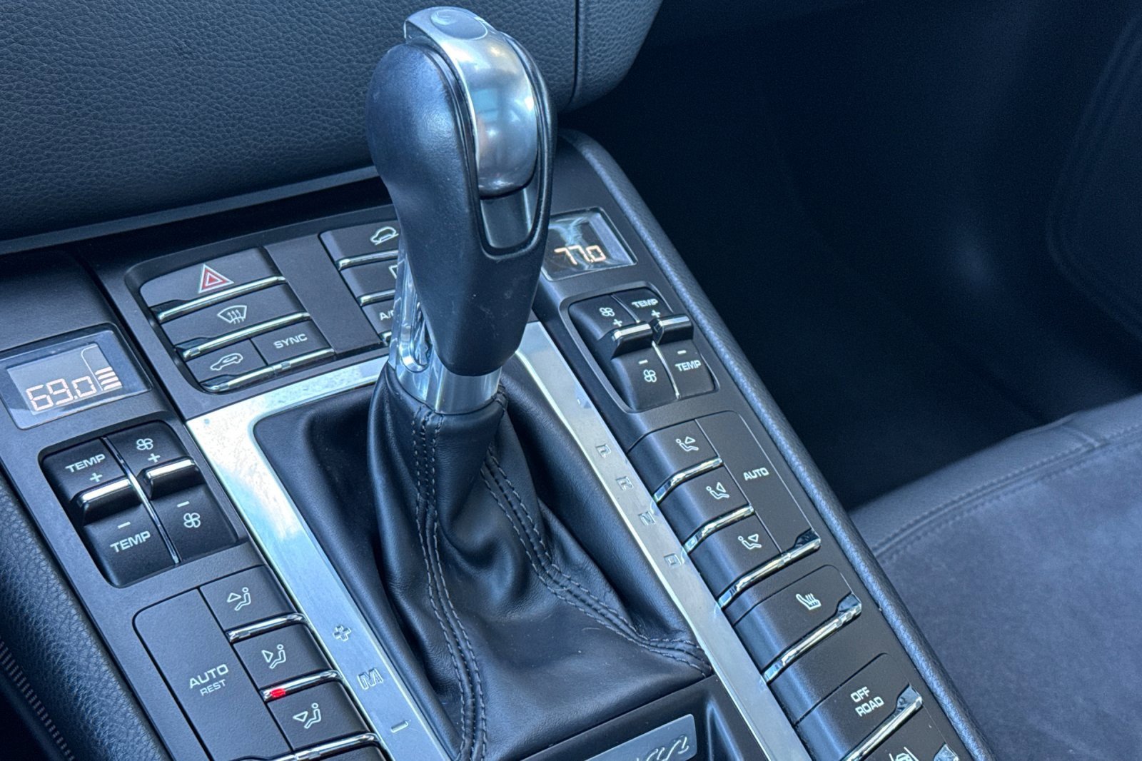 Used 2017 Porsche Macan image 25