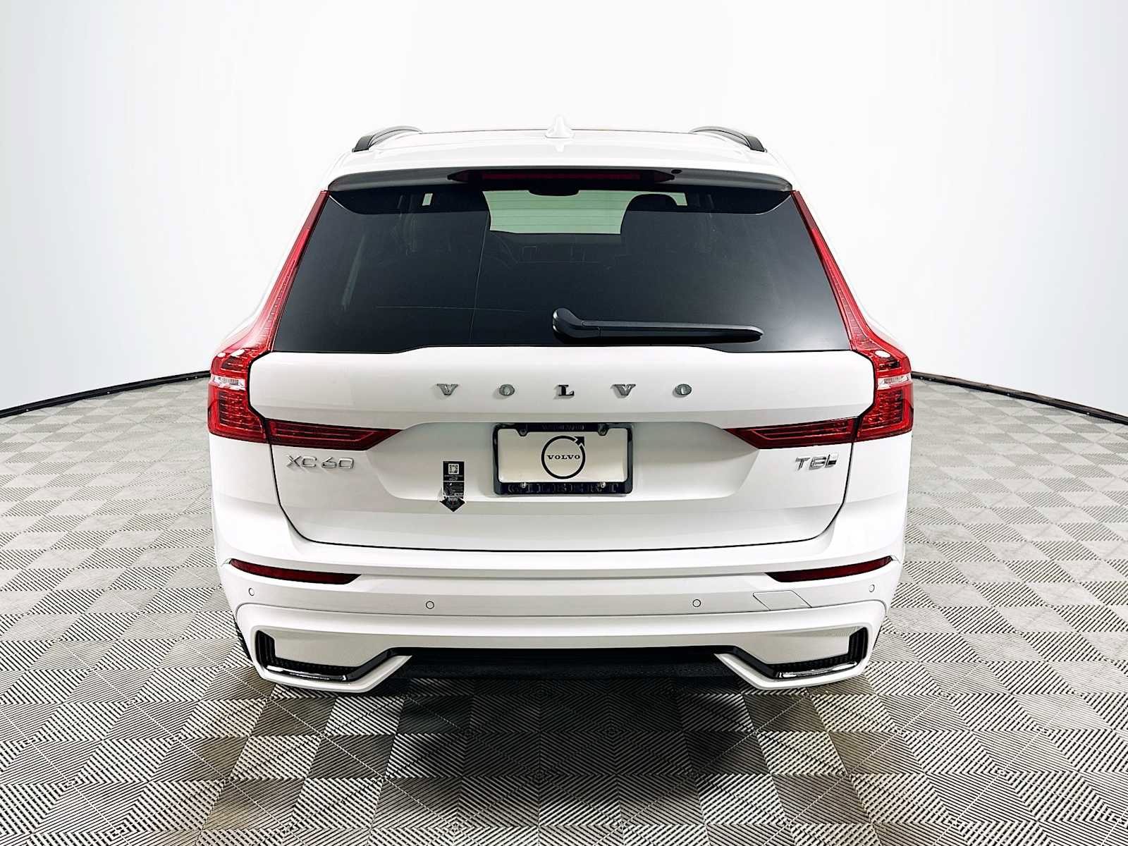 Used 2025 Volvo XC60 T8 Plus image 6