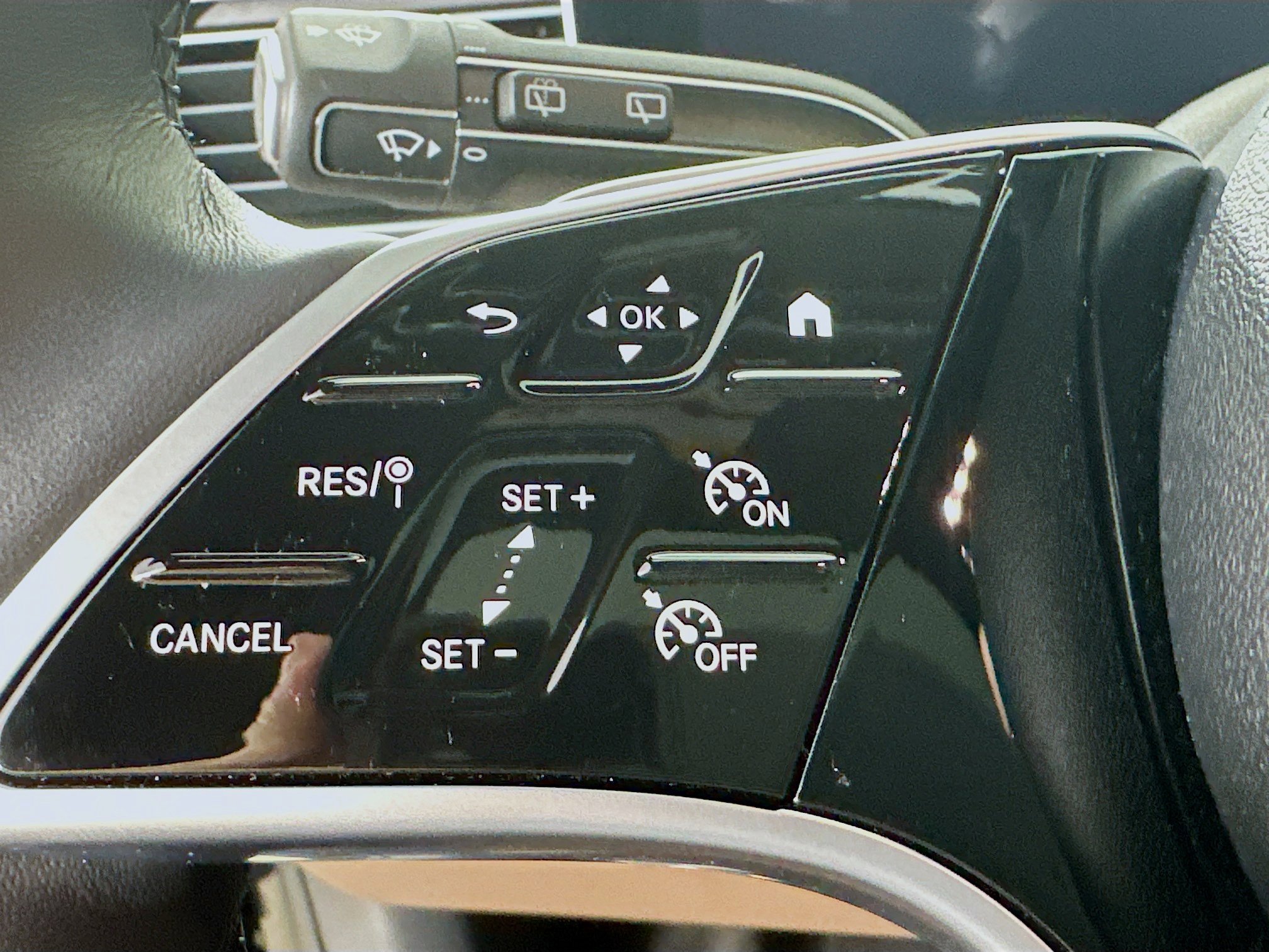 Certified 2024 Mercedes-Benz GLE 350 4MATIC w/ Winter Package image 12