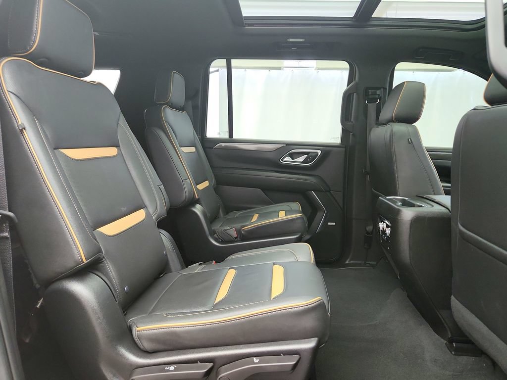 Used 2022 GMC Yukon XL AT4 w/ Technology Package AWD/4WD image 33
