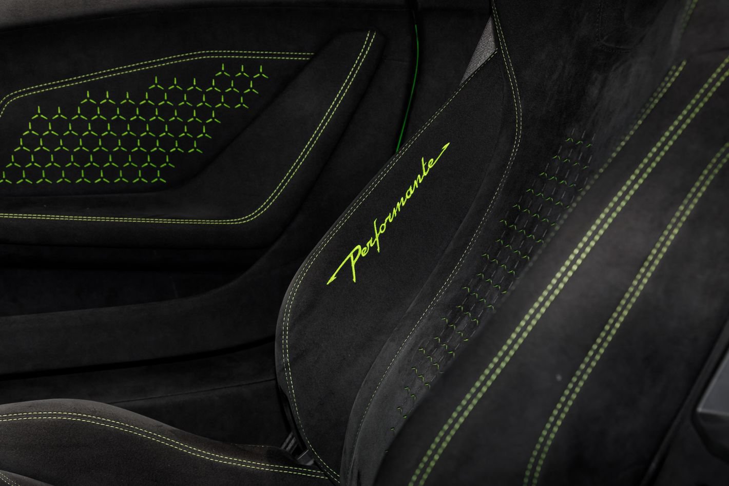 Used 2018 Lamborghini Huracan Performante AWD/4WD image 61