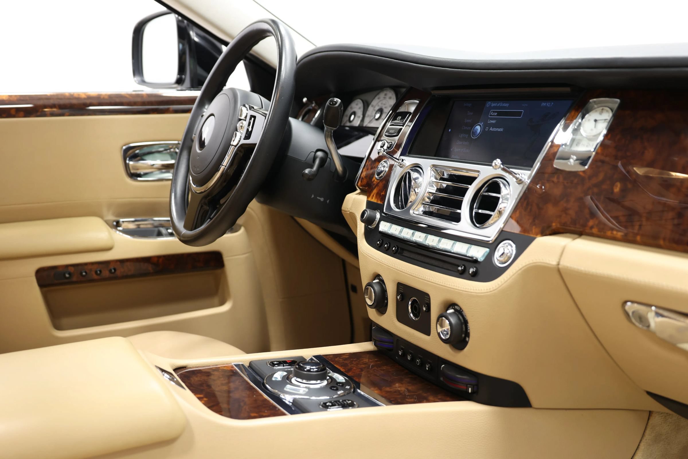 Used 2010 Rolls-Royce Ghost RWD image 96