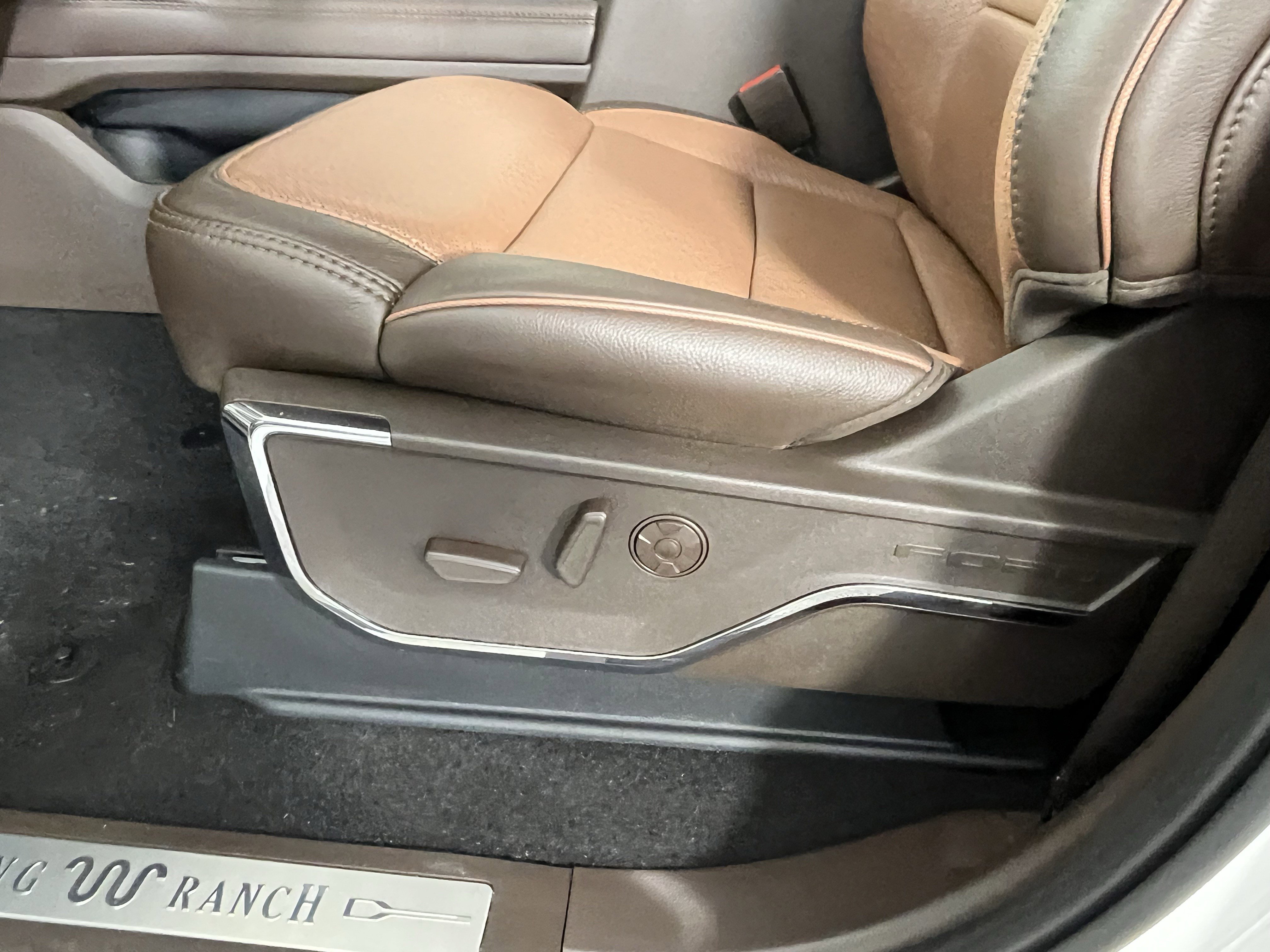 New 2026 Ford F350 King Ranch w/ FX4 Off-Road Package image 15