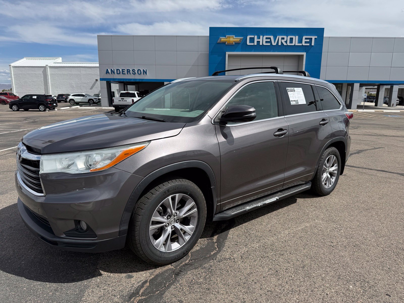 Used 2014 Toyota Highlander XLE AWD/4WD image 1