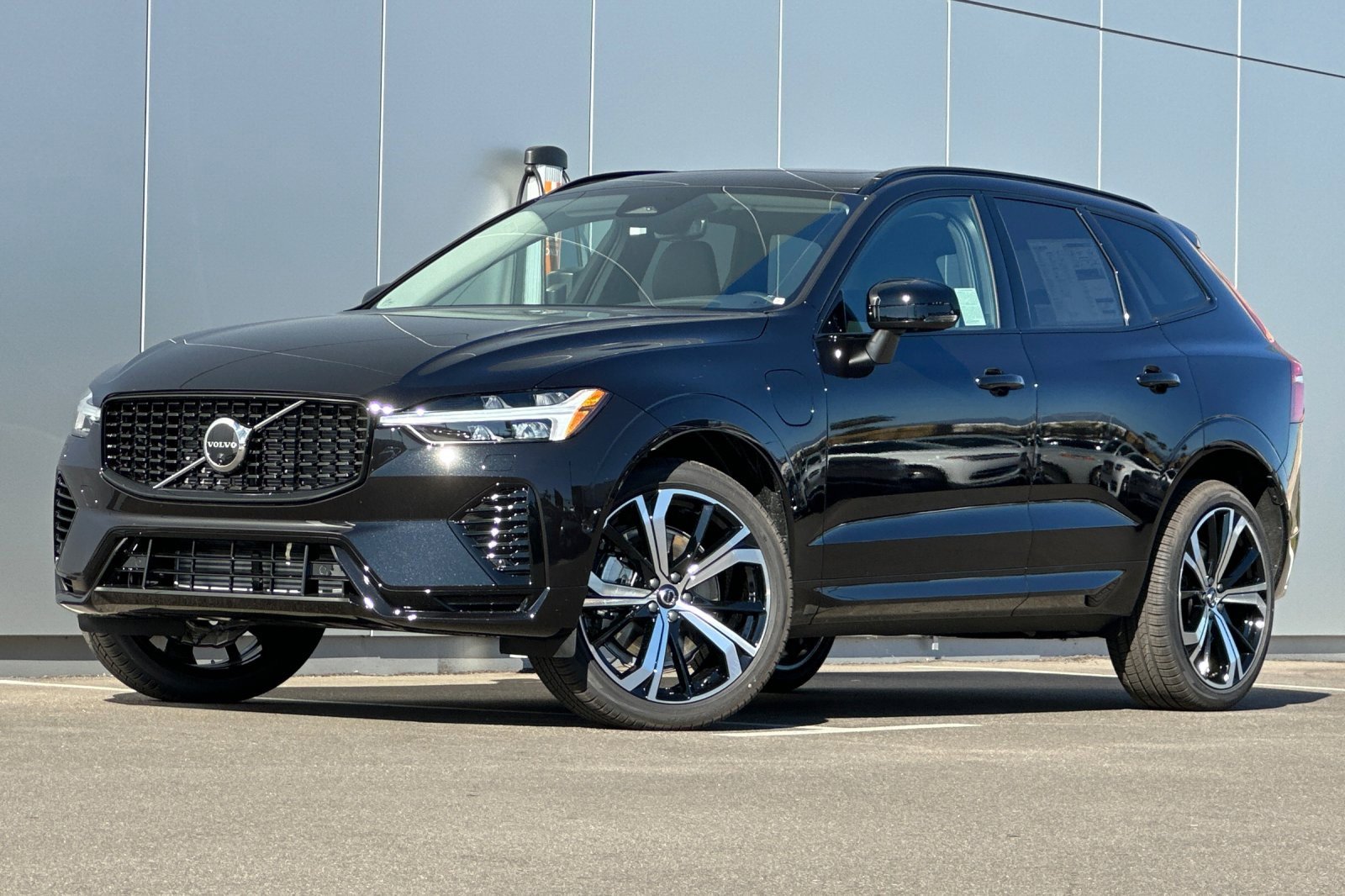 New 2025 Volvo XC60 T8 Ultra w/ Protection Package Premier