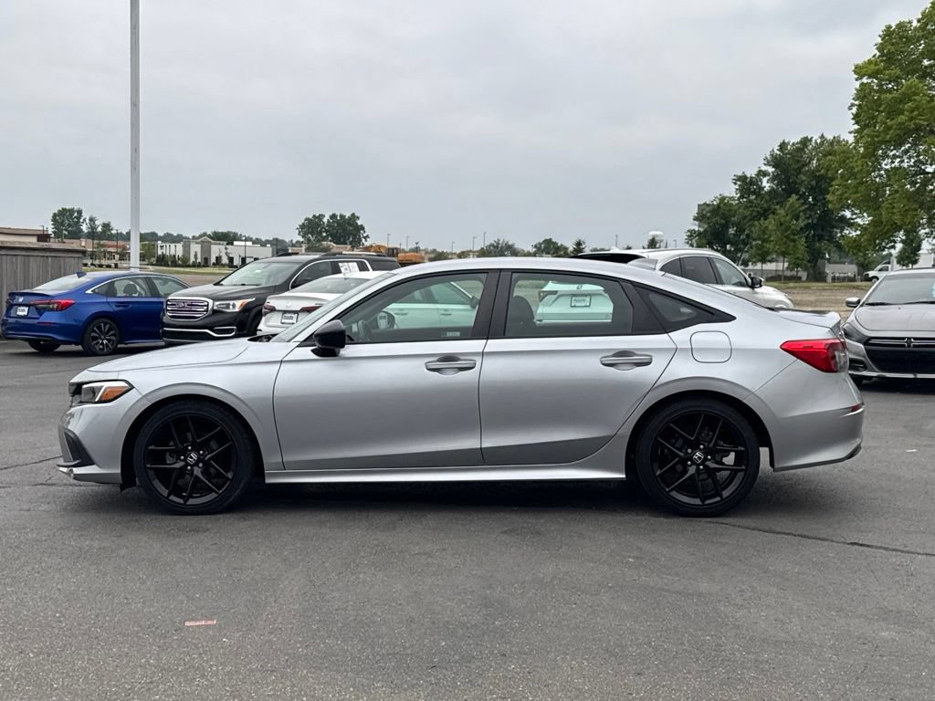 Used 2023 Honda Civic Sport image 4