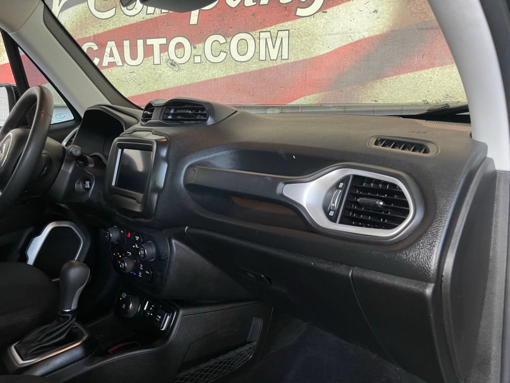 Used 2021 Jeep Renegade Latitude AWD/4WD image 14