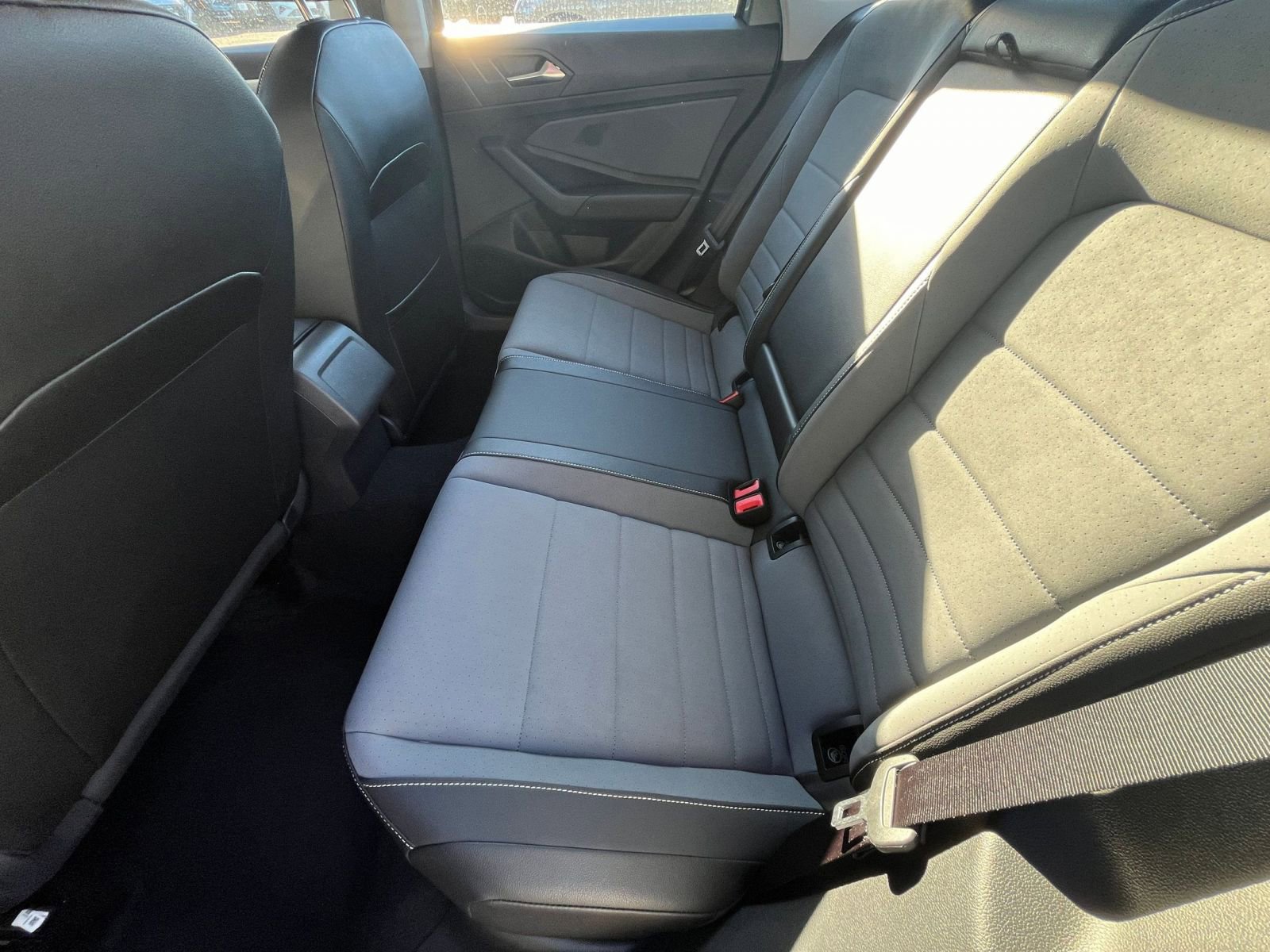 Used 2025 Volkswagen Jetta SE image 25