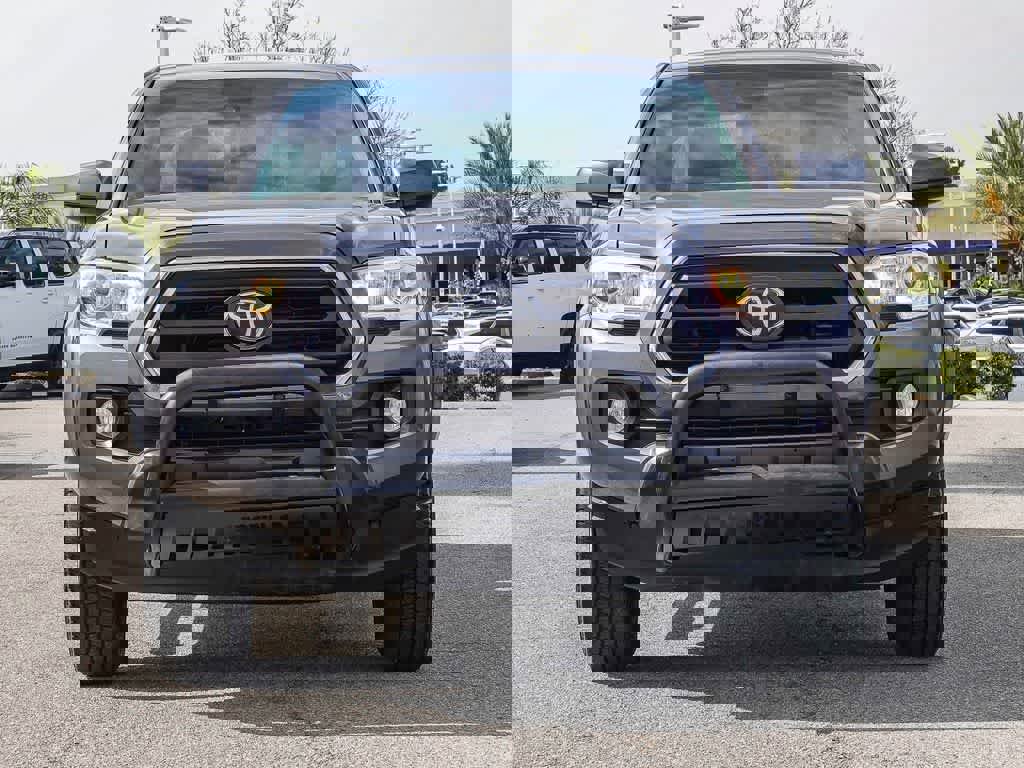 Used 2020 Toyota Tacoma SR5 RWD image 2