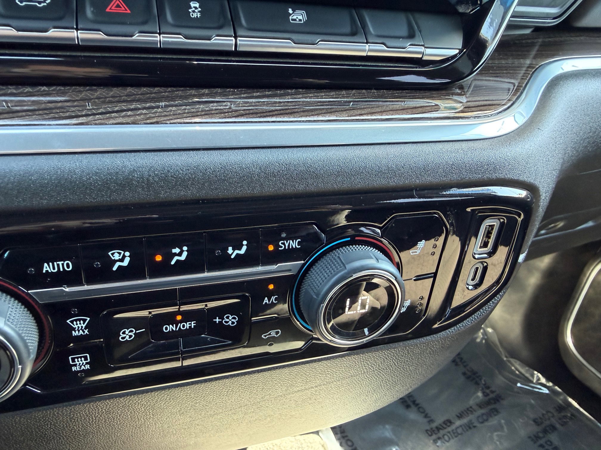 Used 2025 Chevrolet Silverado 2500 LT w/ Convenience Package image 39