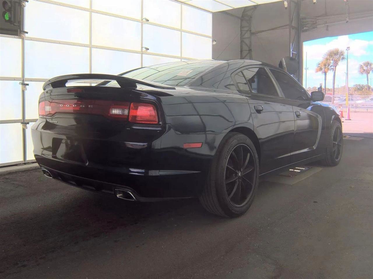 Used 2014 Dodge Charger SE RWD image 5