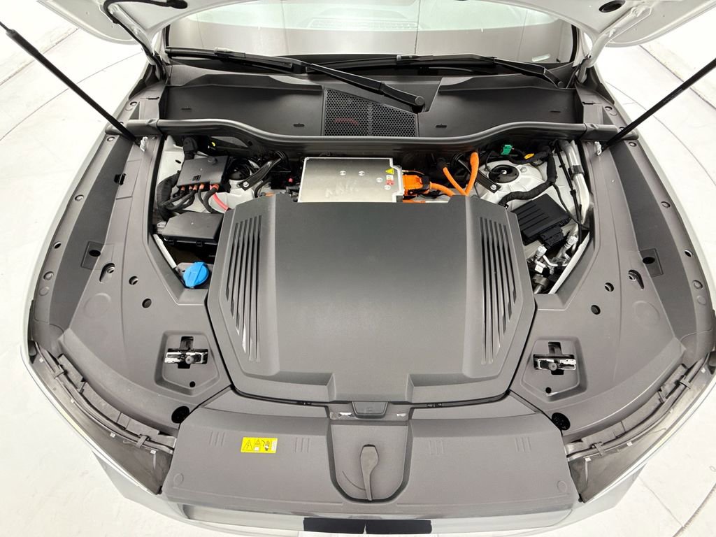 Used 2024 Audi Q8 e-tron Premium AWD/4WD image 28