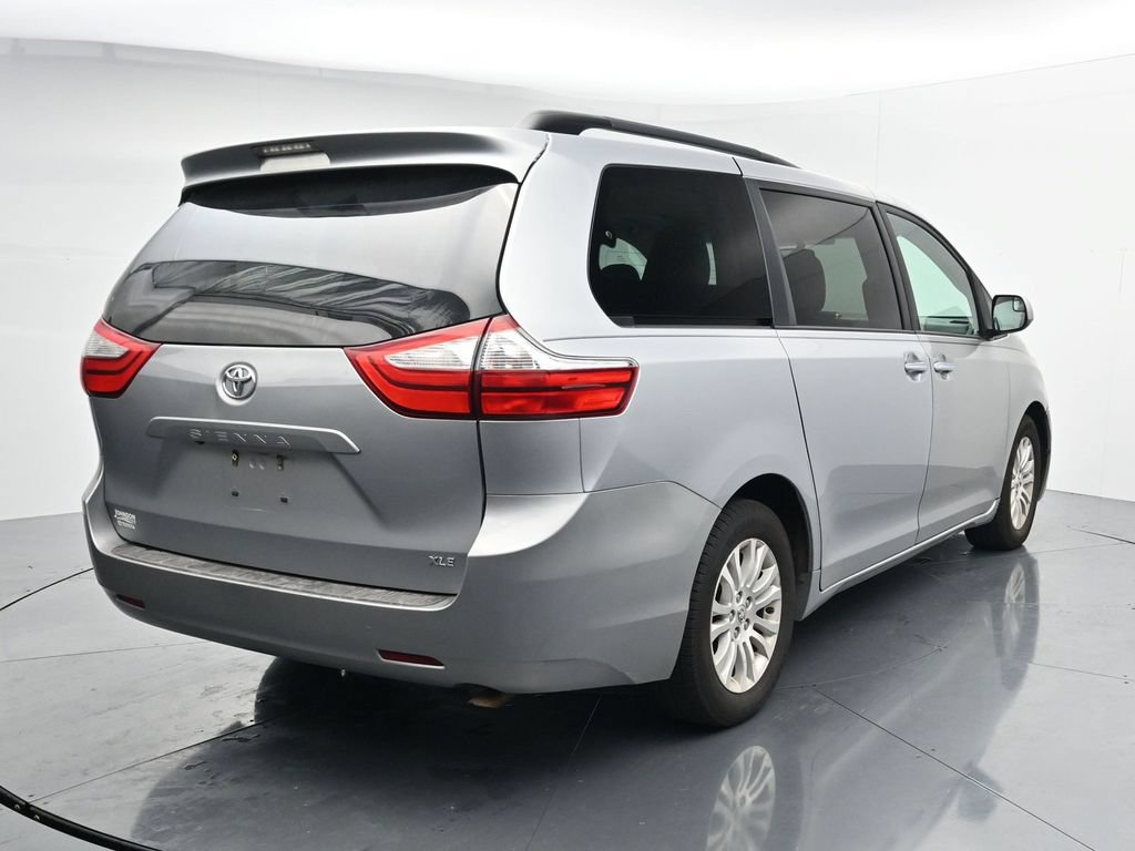 Used 2015 Toyota Sienna XLE w/ Four Season Floor Mat Package FWD image 7