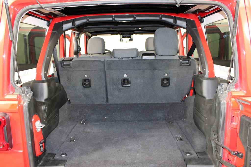 Used 2025 Jeep Wrangler Unlimited Sahara w/ Safety Group AWD/4WD image 17