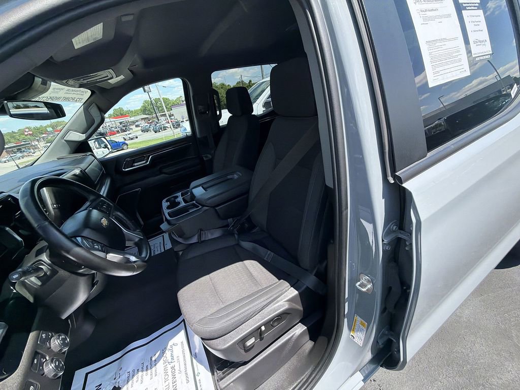 Used 2024 Chevrolet Silverado 1500 LT AWD/4WD image 17