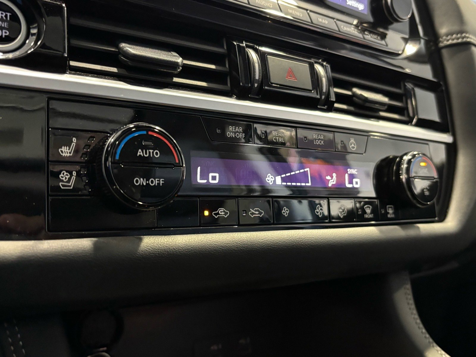 Used 2024 Nissan Pathfinder Platinum w/ Cargo Package image 39