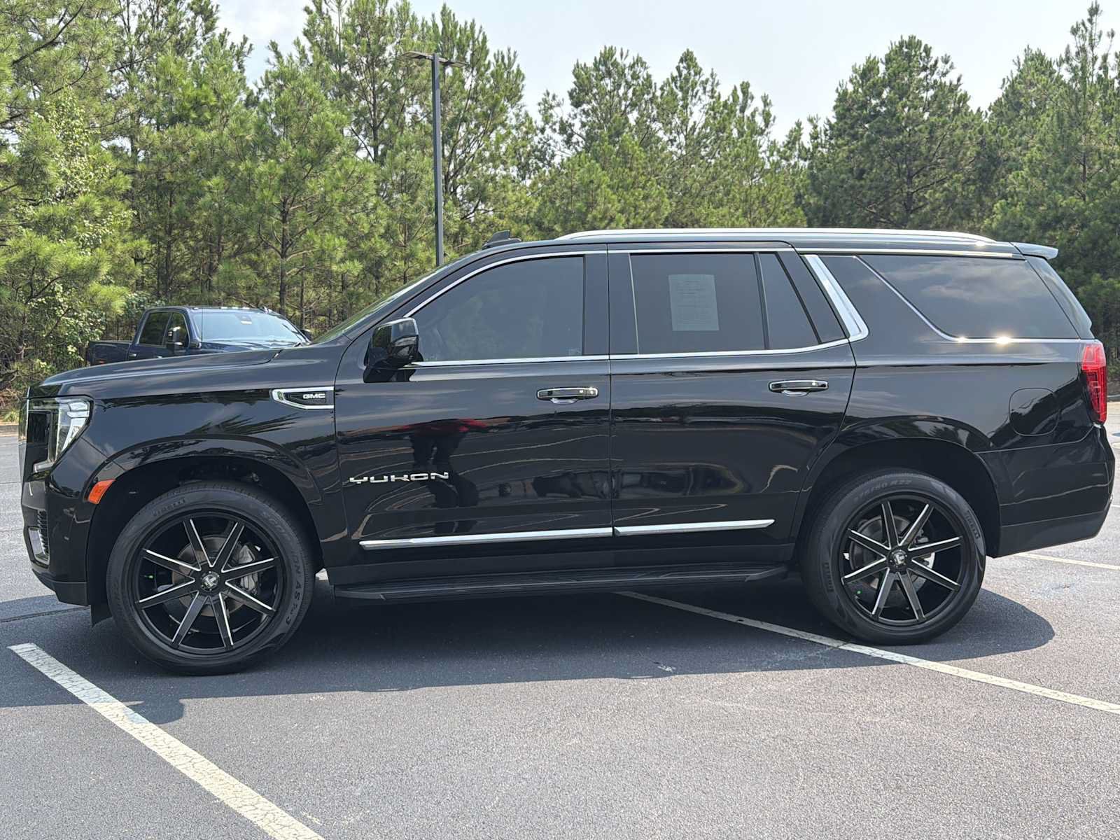Used 2021 GMC Yukon SLT w/ SLT Luxury Plus Package RWD image 24