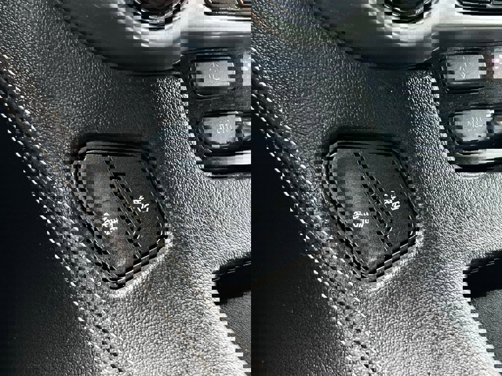 Used 2019 Chevrolet Suburban LT image 16