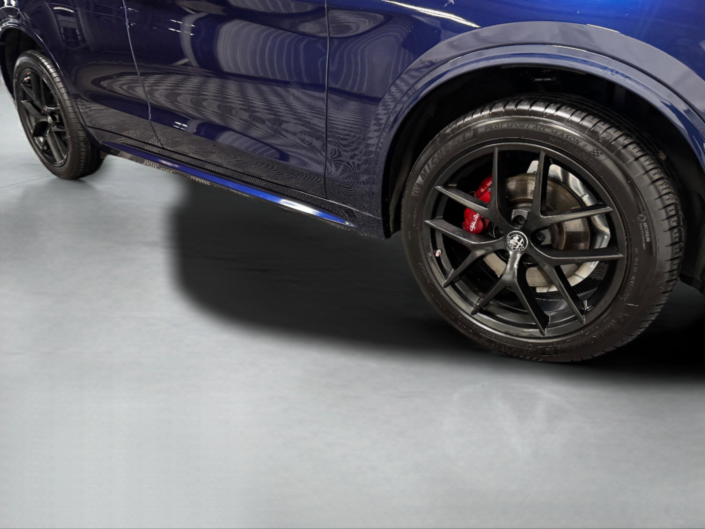 Used 2020 Alfa Romeo Stelvio Ti w/ Nero Edizione image 12