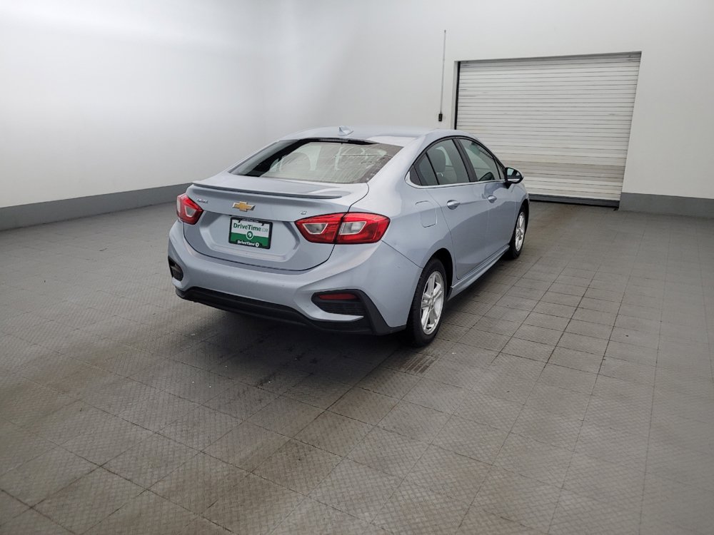 Used 2017 Chevrolet Cruze LT w/ Convenience Package FWD image 9