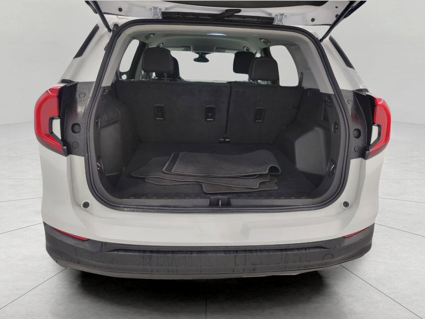 Used 2024 GMC Terrain SLE image 18