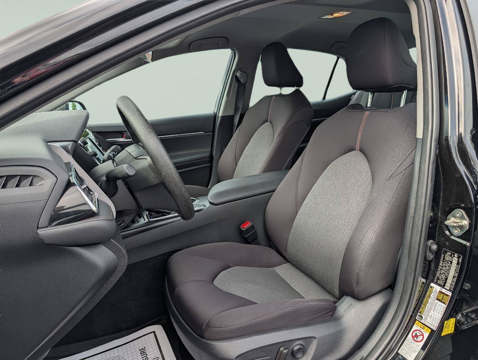 Used 2018 Toyota Camry LE FWD image 10