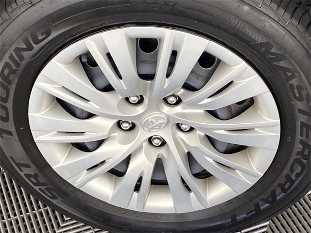 Used 2013 Toyota Camry LE image 26