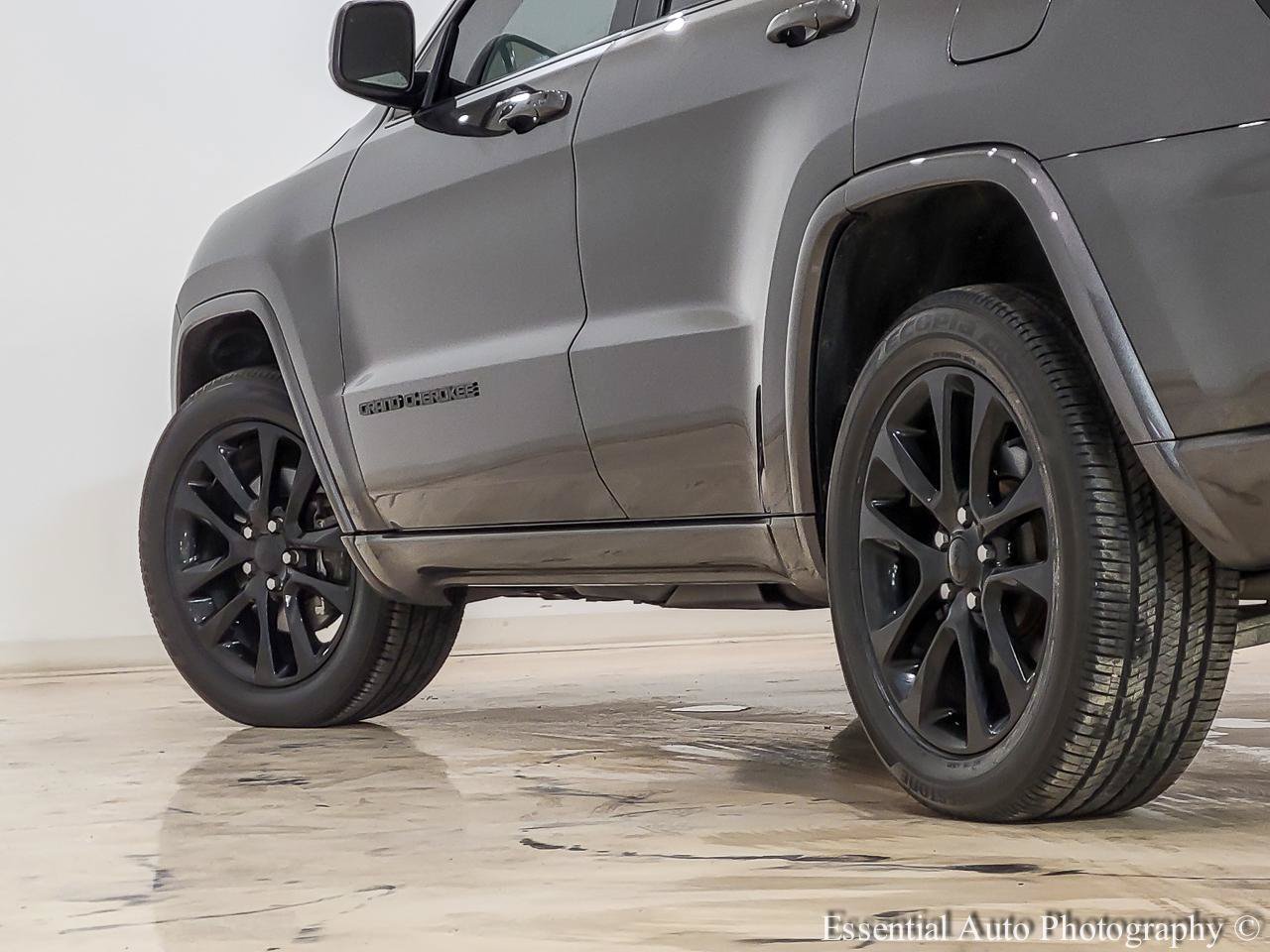 Used 2021 Jeep Grand Cherokee Laredo X AWD/4WD image 11