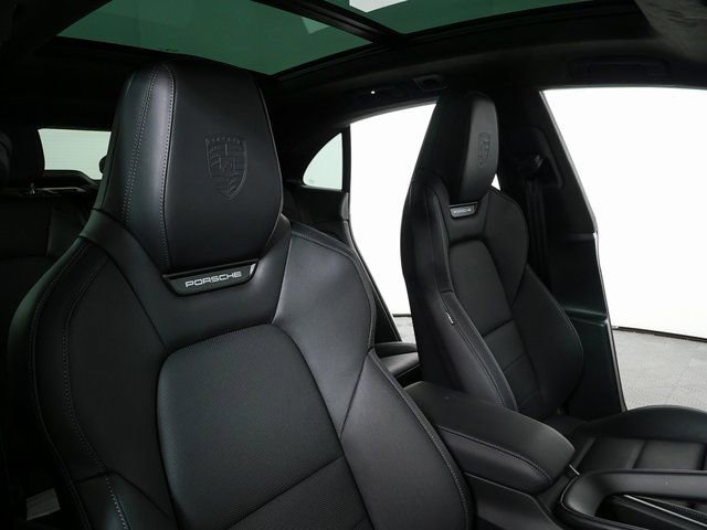 New 2026 Porsche Macan Turbo Electric image 25