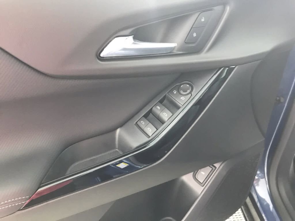 New 2026 Chevrolet Equinox LT w/ Convenience Package II image 10