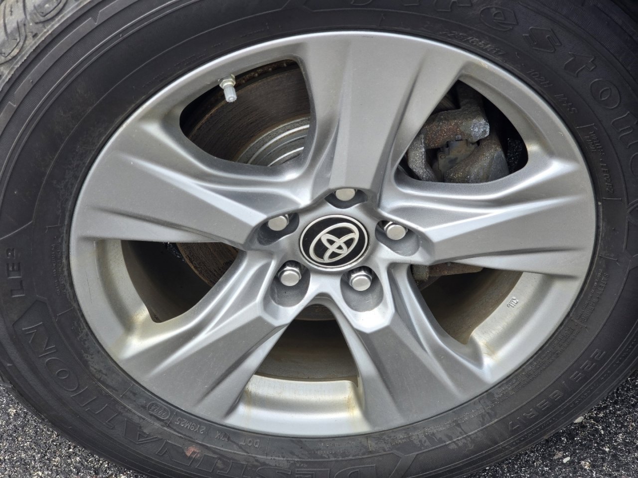 Used 2024 Toyota RAV4 LE AWD/4WD image 8