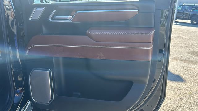 Used 2025 GMC Sierra 2500 Denali Ultimate image 12