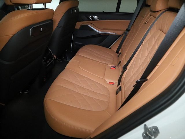 Used 2025 BMW X5 xDrive40i AWD/4WD image 15