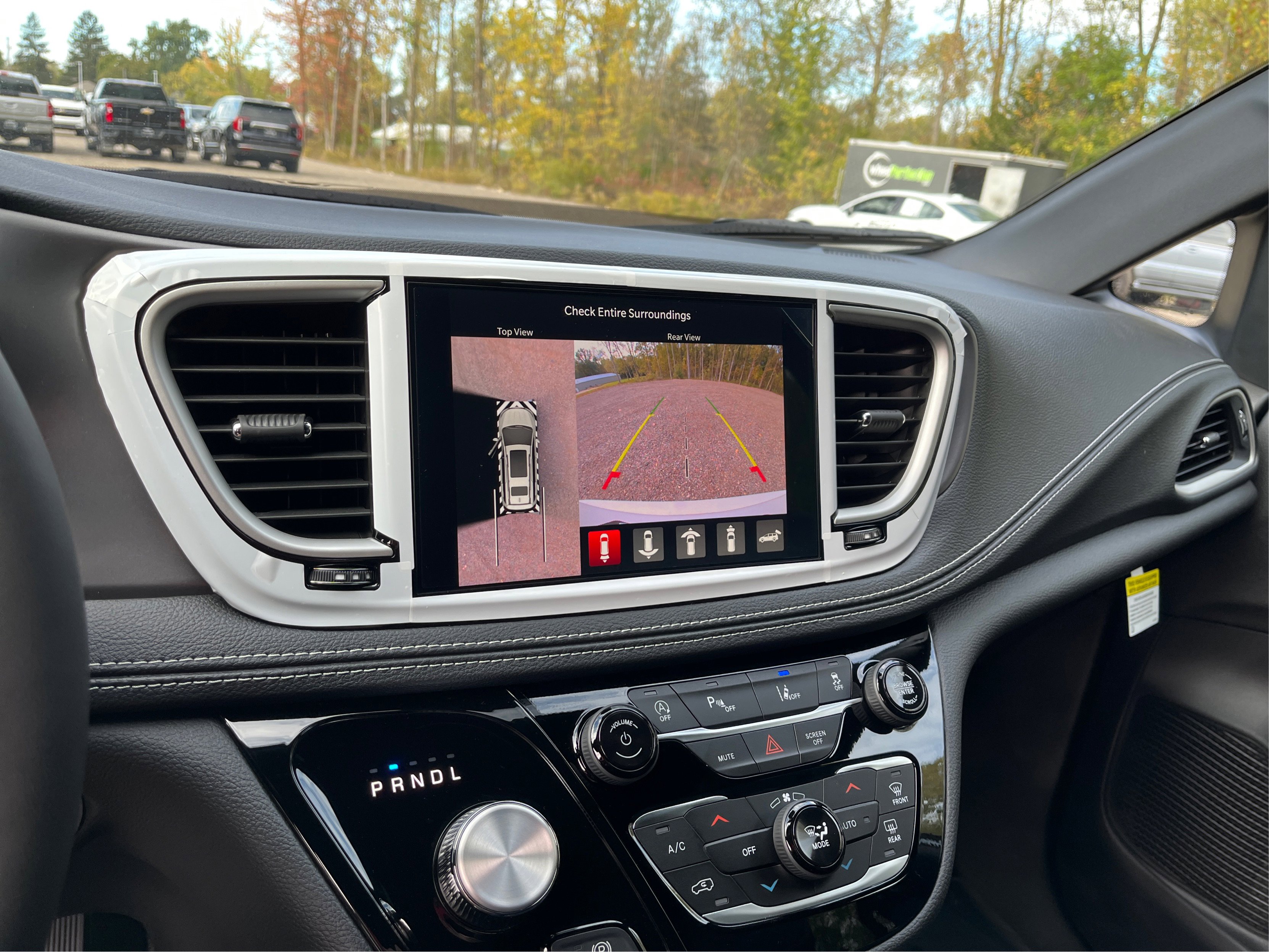 New 2026 Chrysler Pacifica Select image 39